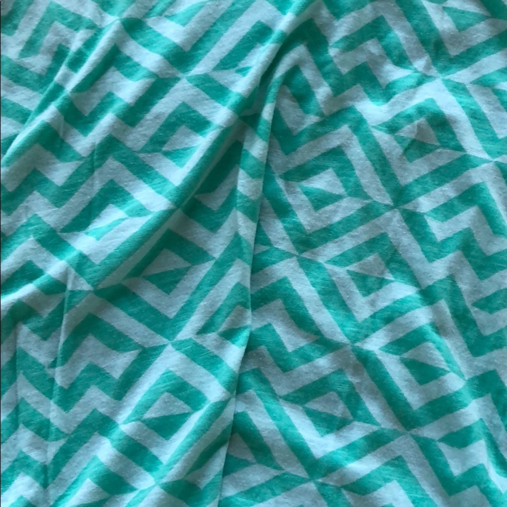Turquoise Pattern V Neck - Picture 2 of 2